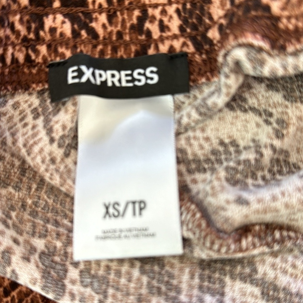Express Pants - Picture 7 of 8